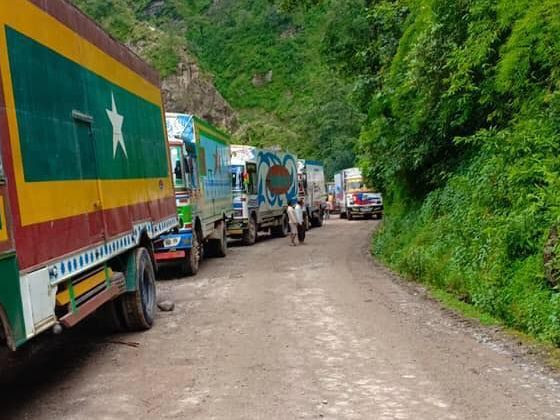 नाकाको अवरोधले व्यापारी मर्कामा, दसैँका लागि मगाएको सामान ६ महिनामा पनि आएन